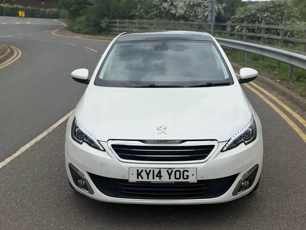 Used Peugeot 308 156 HP (114 kW) 2014 White Hatchback