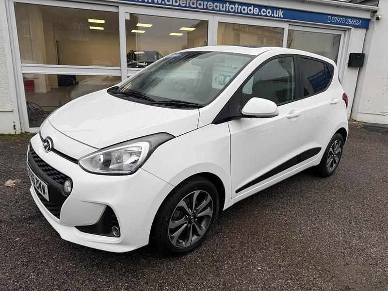Used Hyundai i10 Premium SE 87 HP (63 kW) 2017 White Hatchback
