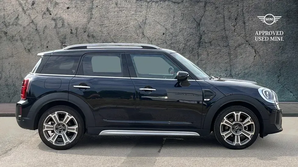 Used Mini Cooper Countryman Exclusive 136 HP (100 kW) 2022 Black SUV