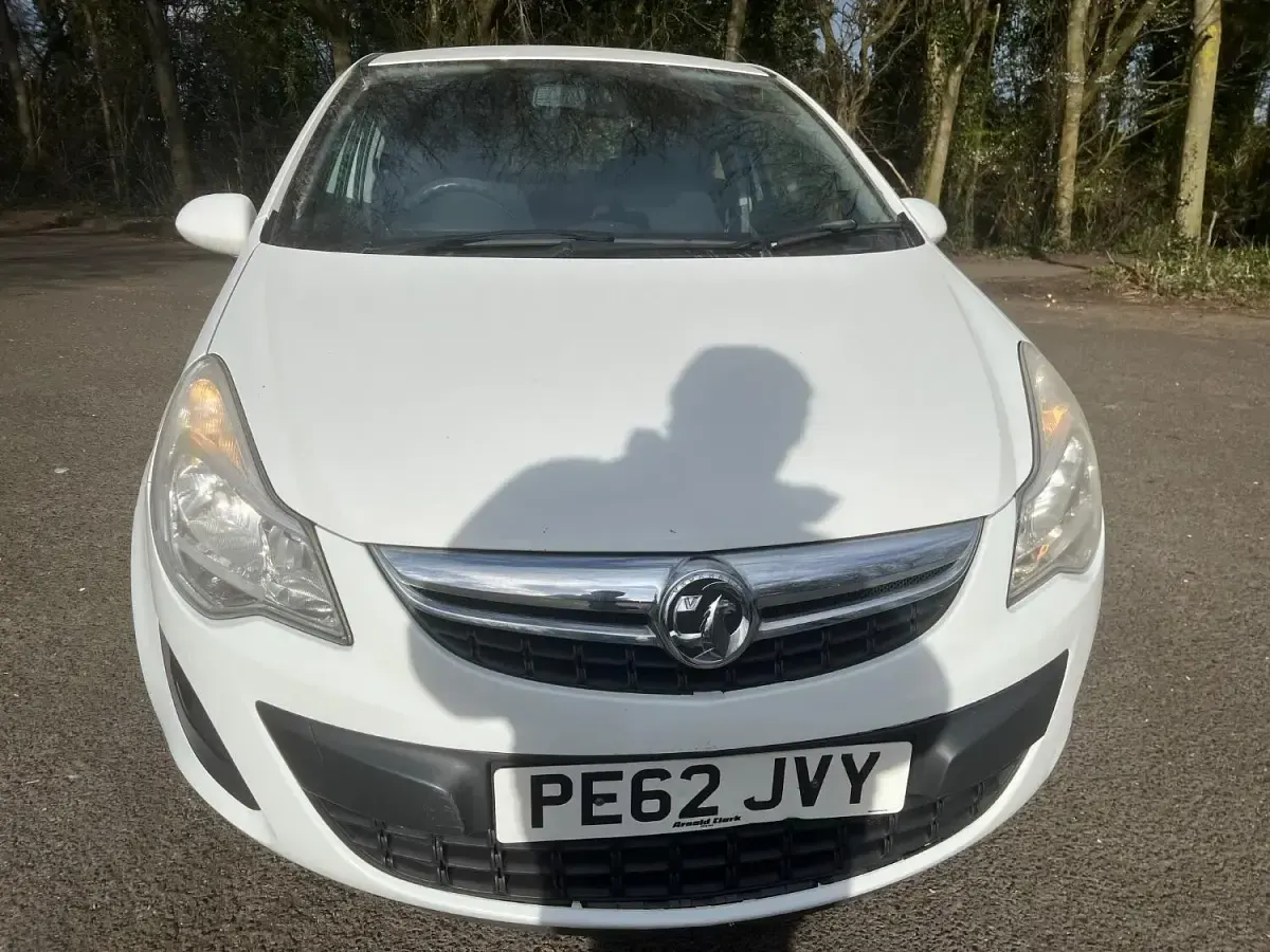 Used Vauxhall Corsa S 65 HP (47 kW) 2012 White Hatchback