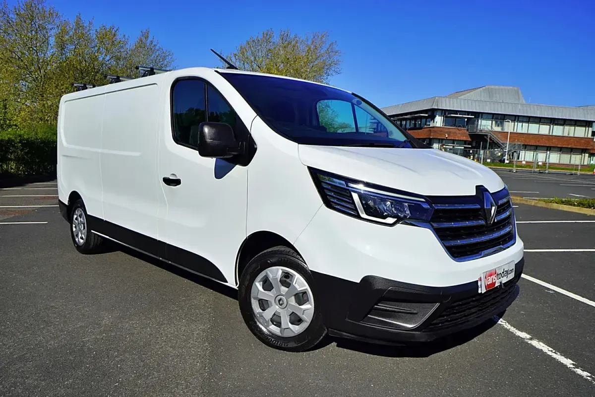 Begagnad Renault Trafic 130 HK (95 kW) 2023 Vit