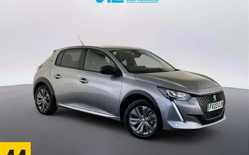 Second-hand Peugeot e-208 Allure+ 100 kW (136 CP) 2023 Hatchback