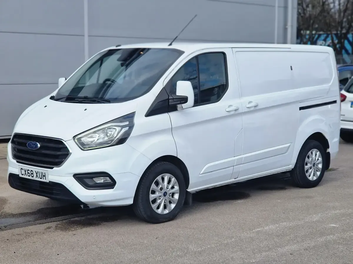 Used Ford Transit Custom Limited 130 HP (95 kW) 2018 White Van