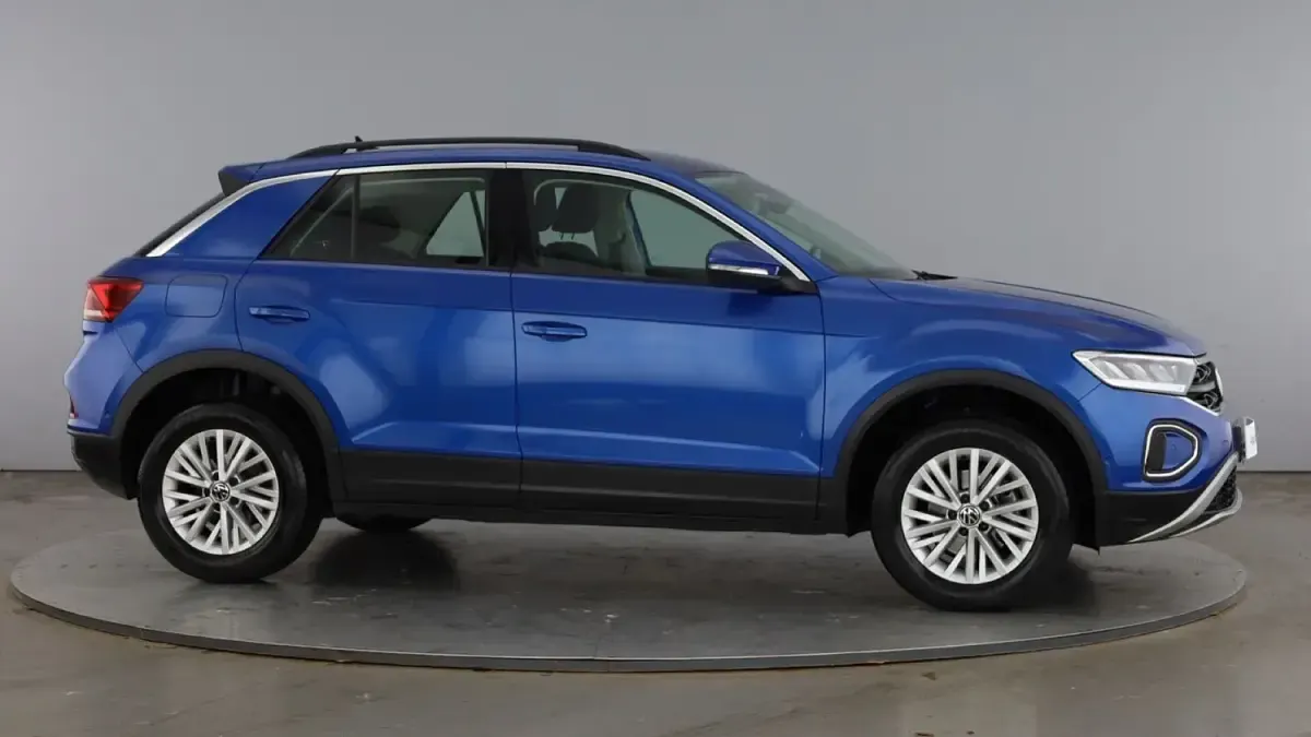 Used VW T-Roc Life 150 HP (110 kW) 2024 Blue SUV