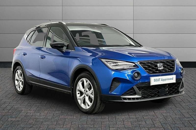 Blue Used 2025 Seat Arona FR SUV | £18,850 (Expensive) - Image 1/4
