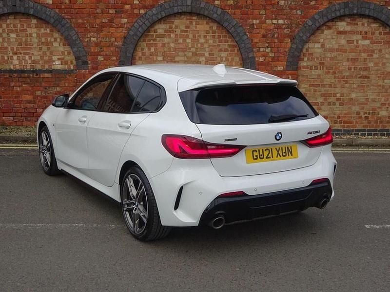 Usado BMW M135 Comfort Edition 2021 Blanco Utilitario