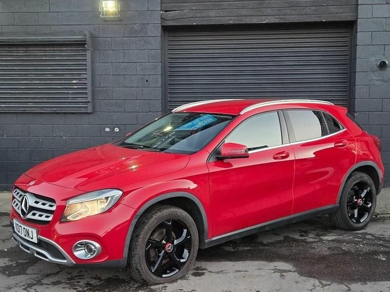 Used Mercedes GLA200 136 HP (100 kW) 2017 Red SUV