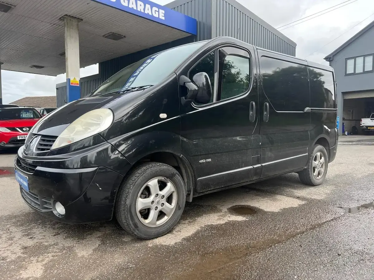 Used Renault Trafic 115 HP (84 kW) 2012 Black MPV