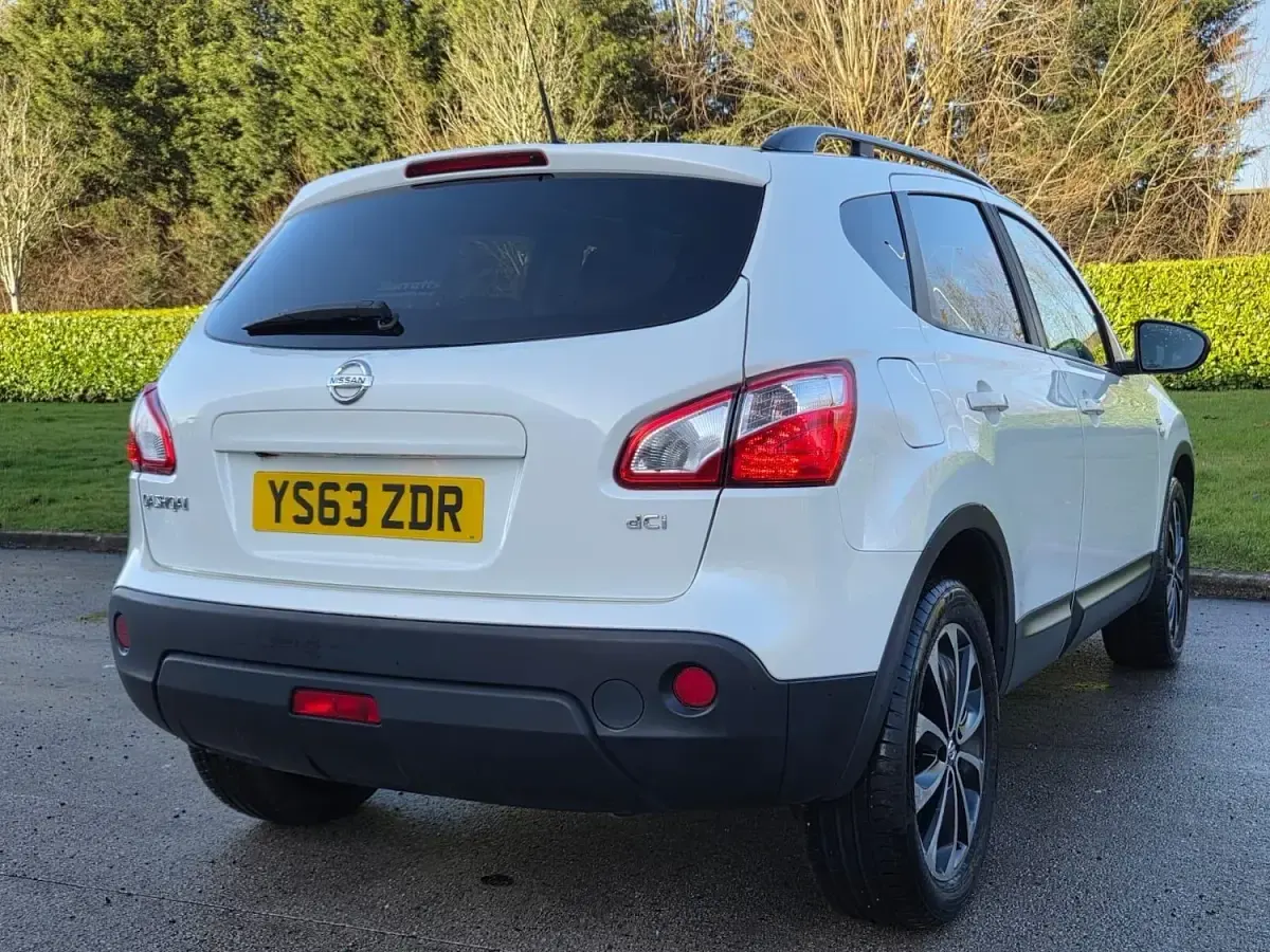 Used Nissan Qashqai 360º 110 HP (80 kW) 2013 White SUV