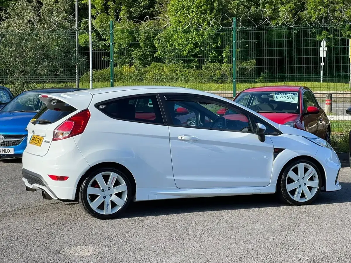 Używany Ford Fiesta ST 2015 Biały Hatchback