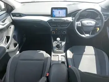 Used Ford Focus Zetec 125 HP (91 kW) 2019 White Estate