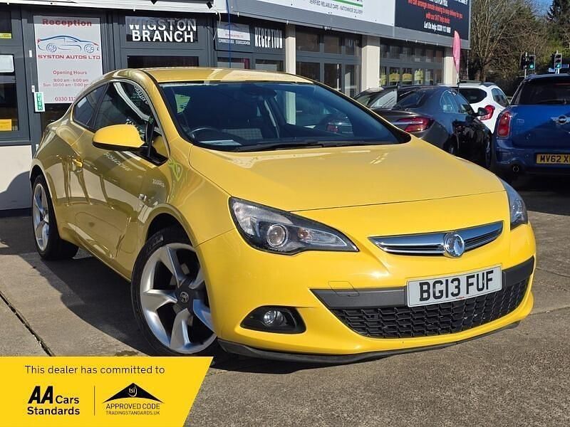 Used Vauxhall Astra GTC SRi 180 HP (132 kW) 2013 Yellow Hatchback