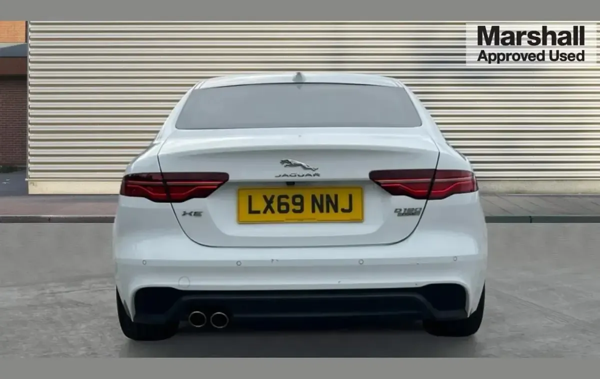 Used Jaguar XE 180 HP (132 kW) 2019 White Sedan