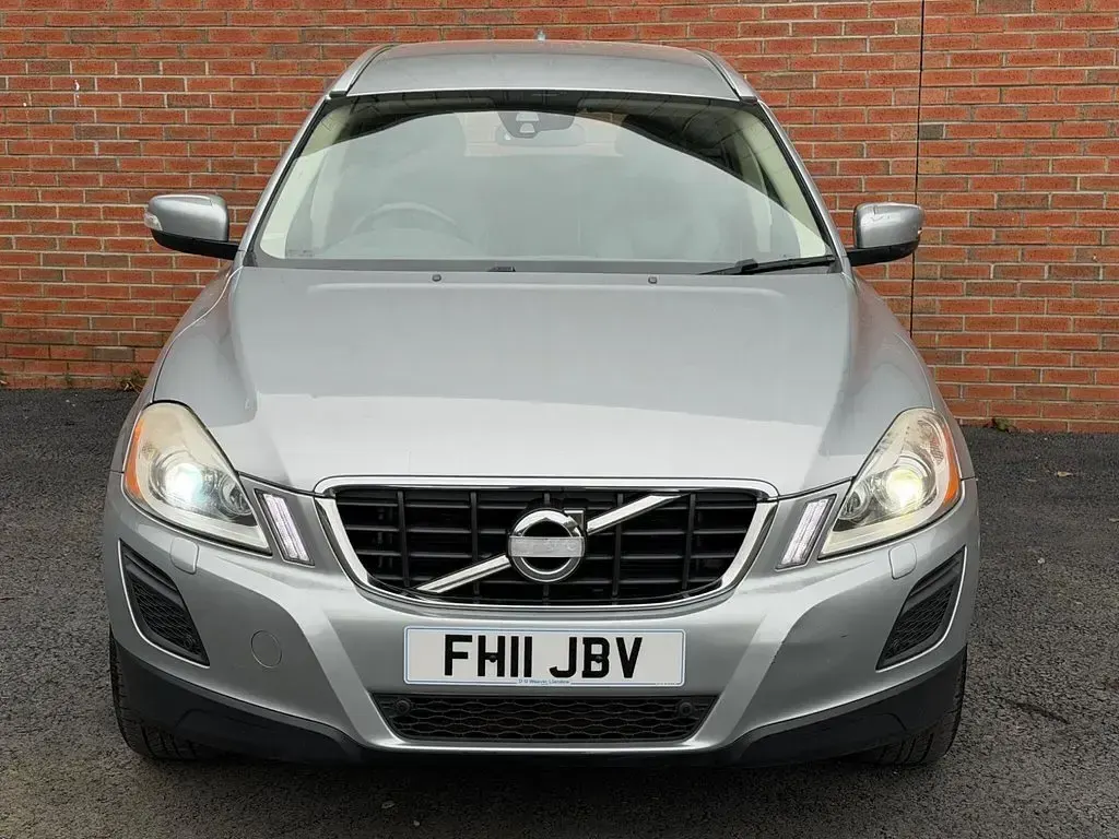 Used Volvo XC60 SE Lux 215 HP (158 kW) 2011 Silver SUV