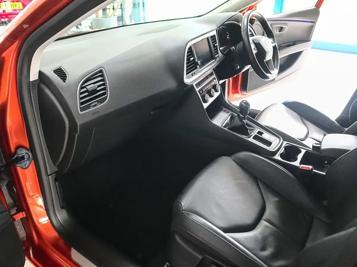 Used Seat Leon ST XCELLENCE Lux 130 HP (95 kW) 2019 Eclipse orange Estate