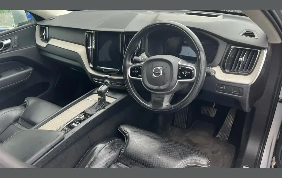 Used Volvo XC60 Inscription 235 HP (172 kW) 2019 Silver SUV