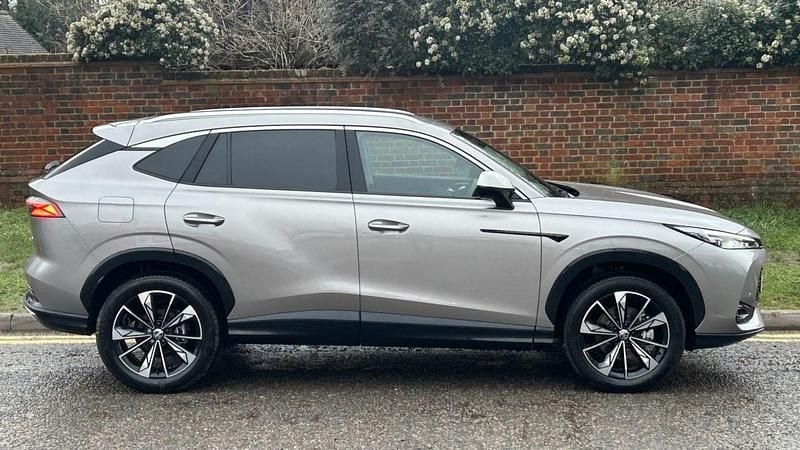 New MG HS Trophy 2026 Silver SUV