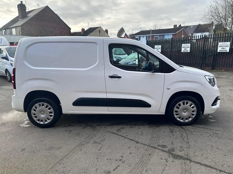 Used Vauxhall Combo Sportive 100 HP (73 kW) 2020 White Van