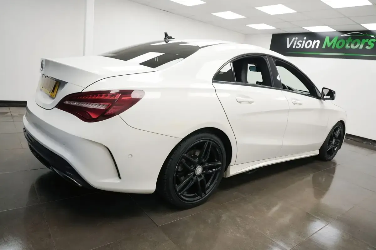 Usado Mercedes CLA180 AMG line 122 HP (89 kW) 2016 Branco Sedan
