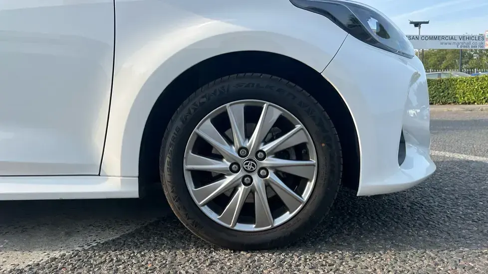 Used Toyota Yaris 116 HP (85 kW) 2023 White Hatchback