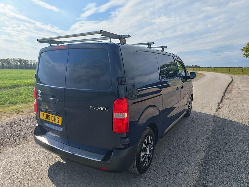 Used Toyota Proace 114 HP (83 kW) 2019 Blue MPV