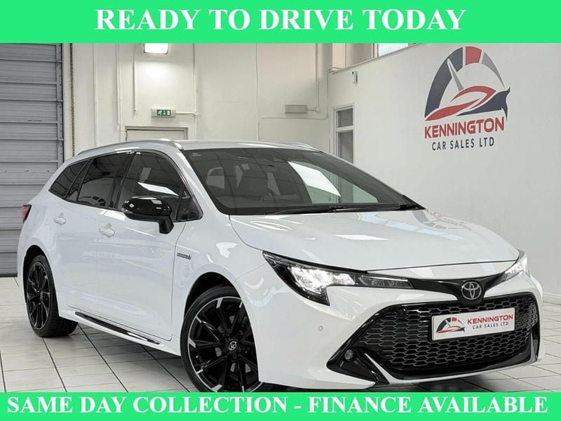 Used Toyota Corolla Sport 184 HP (135 kW) 2021 White Estate