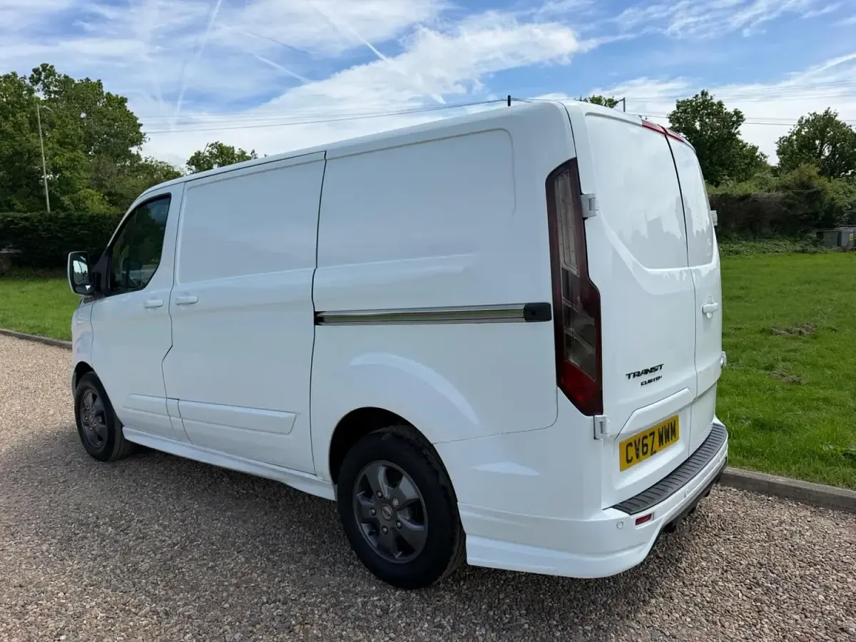 Used Ford Transit Custom Limited 130 HP (95 kW) 2017 White Van