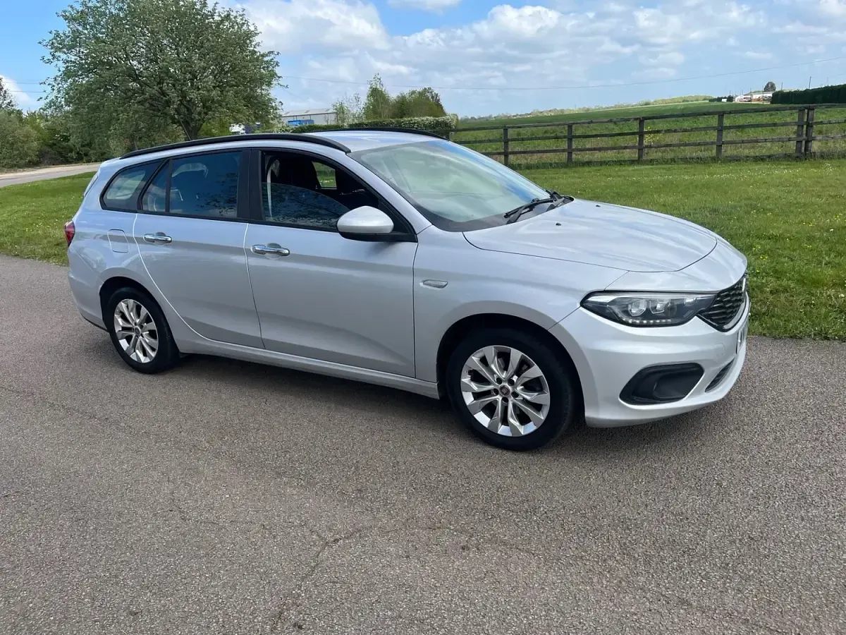 Used Fiat Tipo Easy Plus 120 HP (88 kW) 2017 Silver Estate