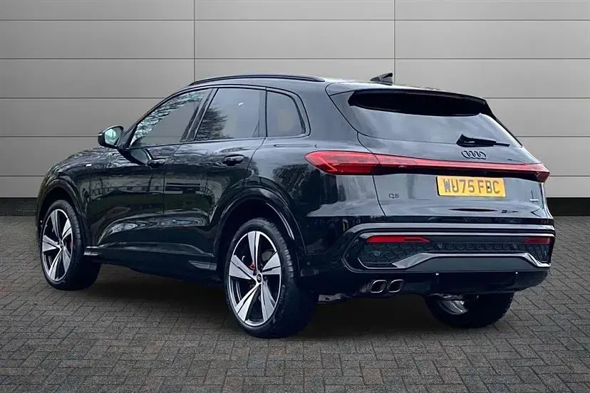 Used Audi Q5 Advanced 204 HP (150 kW) 2025 Mythos black SUV
