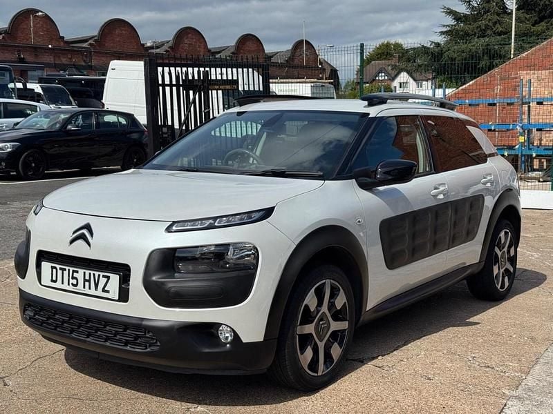 Used Citroën C4 Cactus Flair 82 HP (60 kW) 2015 White Hatchback