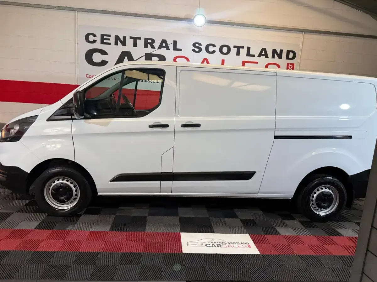 Used Ford Transit Custom 105 HP (77 kW) 2020 White Van