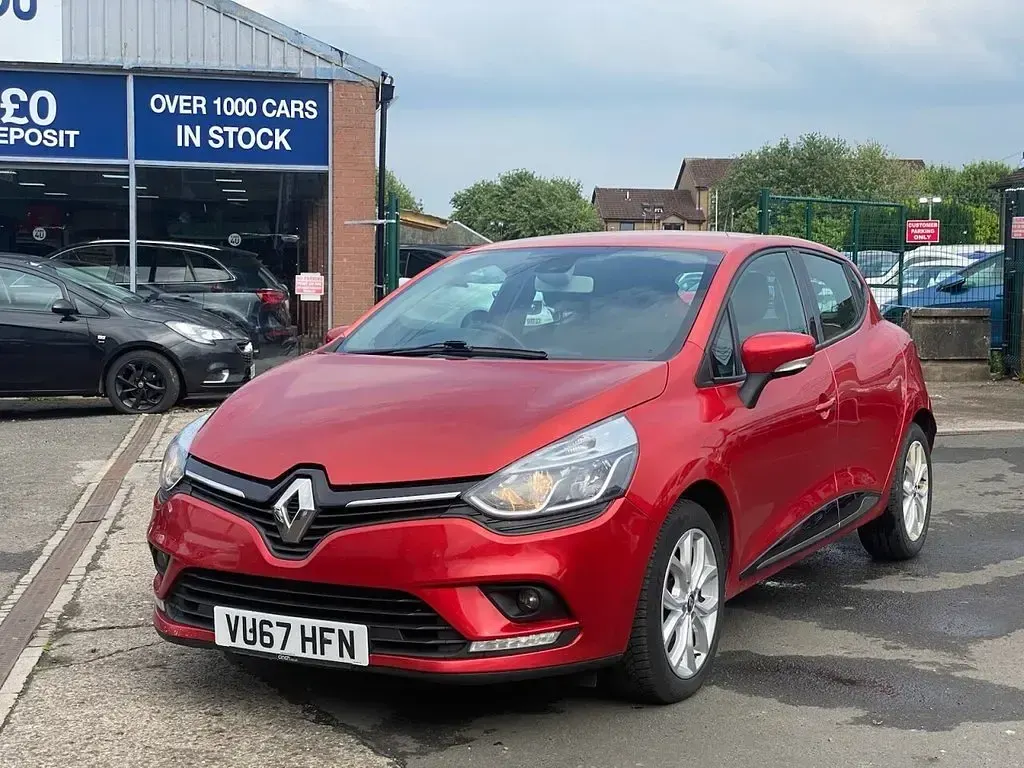 Used Renault Clio IV Dynamique 90 HP (66 kW) 2017 Red Hatchback