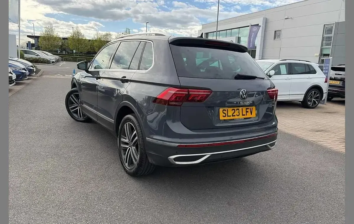Używany VW Tiguan Elegance 190 KM (139 kW) 2023 Szary SUV