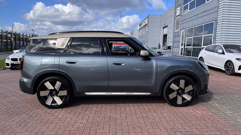 Used Mini Countryman 215 HP (158 kW) 2024 Green SUV