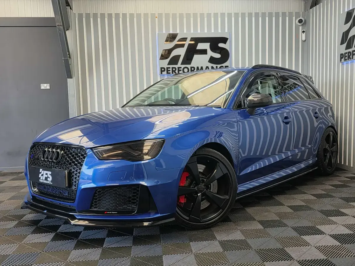 Begagnad Audi RS3 Comfort 367 HK (269 kW) 2015 Blå Sedan