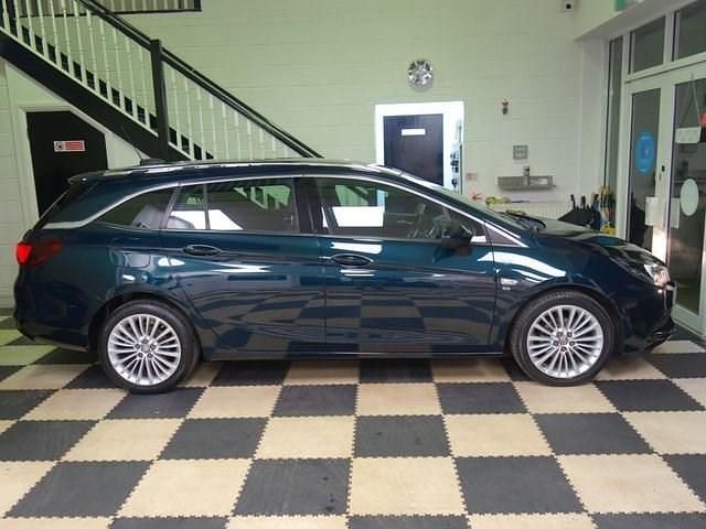 Used Vauxhall Astra Elite 150 HP (110 kW) 2017 Green Estate