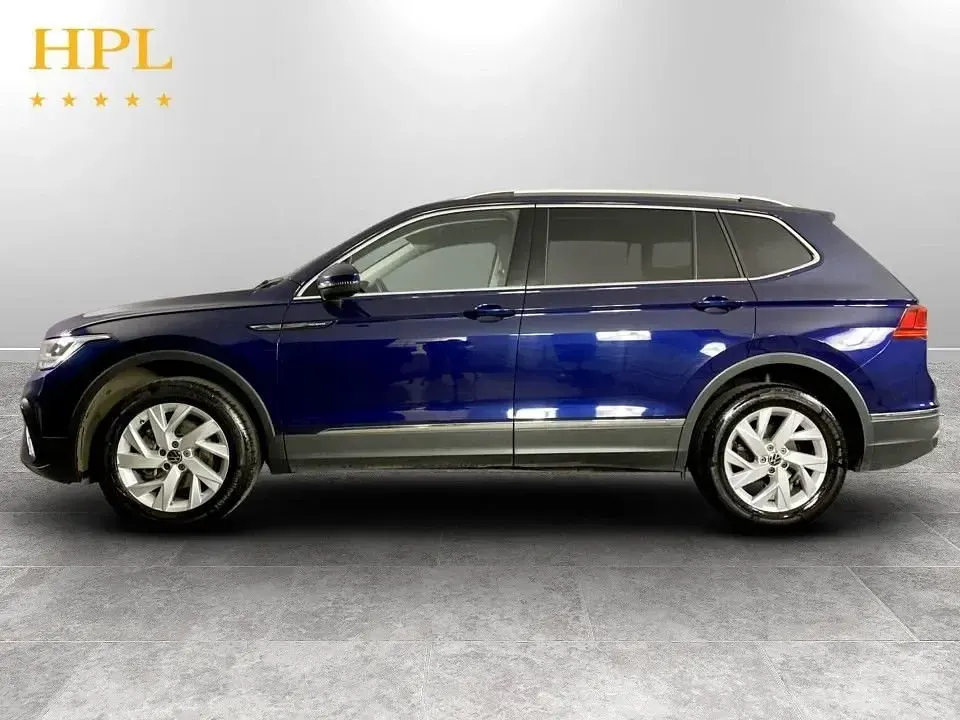 Usado VW Tiguan Allspace Life 150 HP (110 kW) 2022 Azul SUV