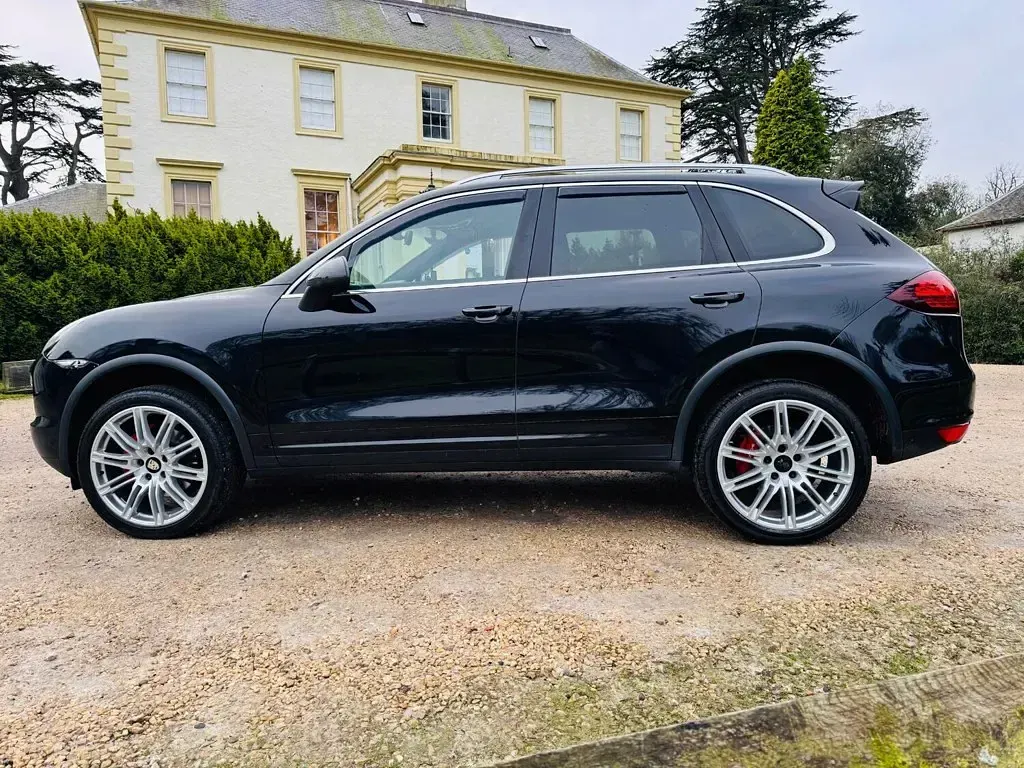 Used Porsche Cayenne 245 HP (180 kW) 2013 Black SUV