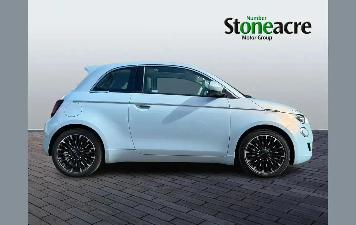 Used Fiat 500e La Prima 85 kW (116 HP) 2023 Blue Hatchback