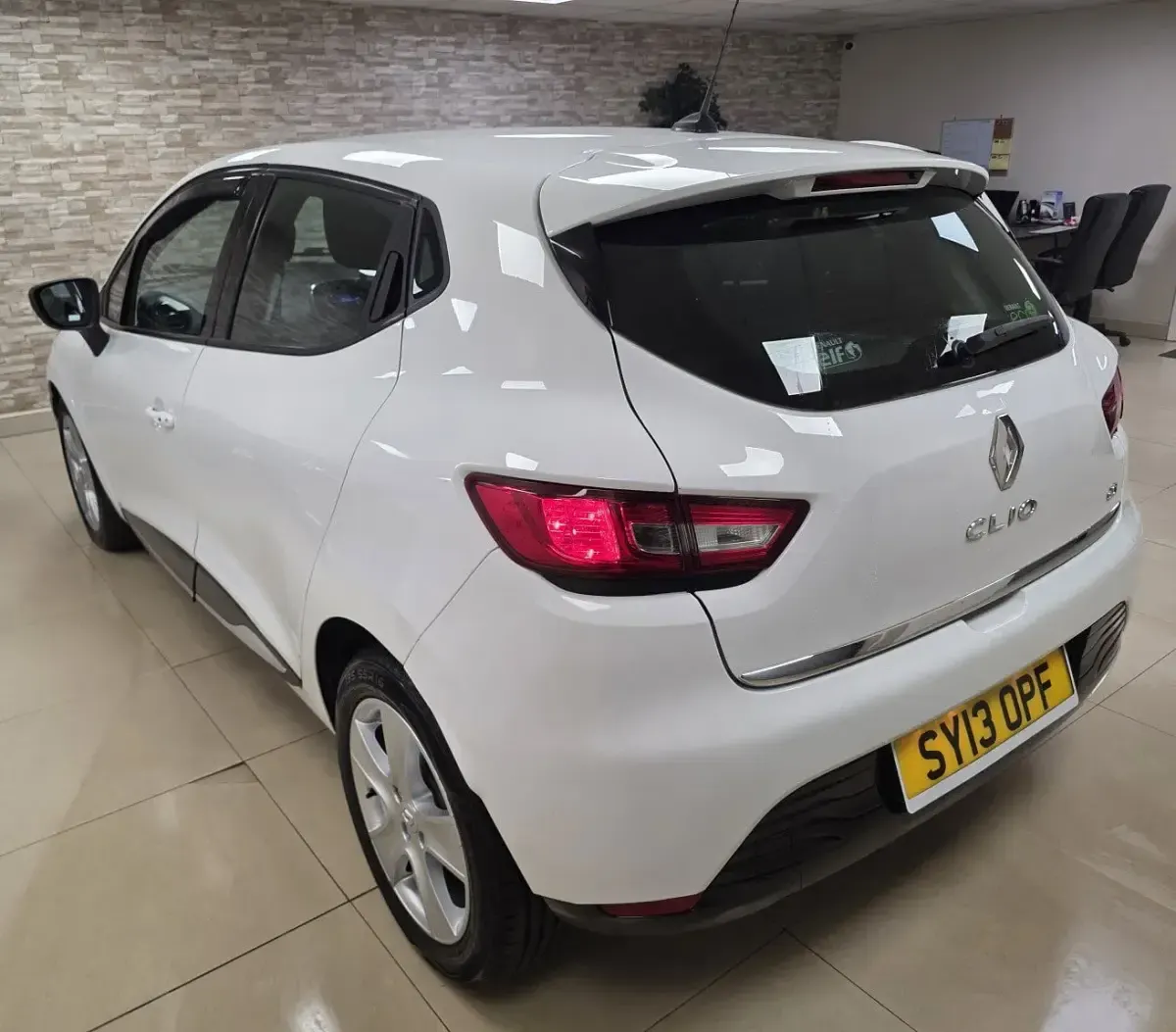 Used Renault Clio Dynamique 90 HP (66 kW) 2013 Multicolour Hatchback
