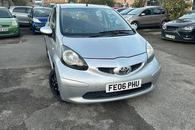 Silver Used 2006 Toyota Aygo Hatchback | £2,500 (Fair price) - Image 1/1