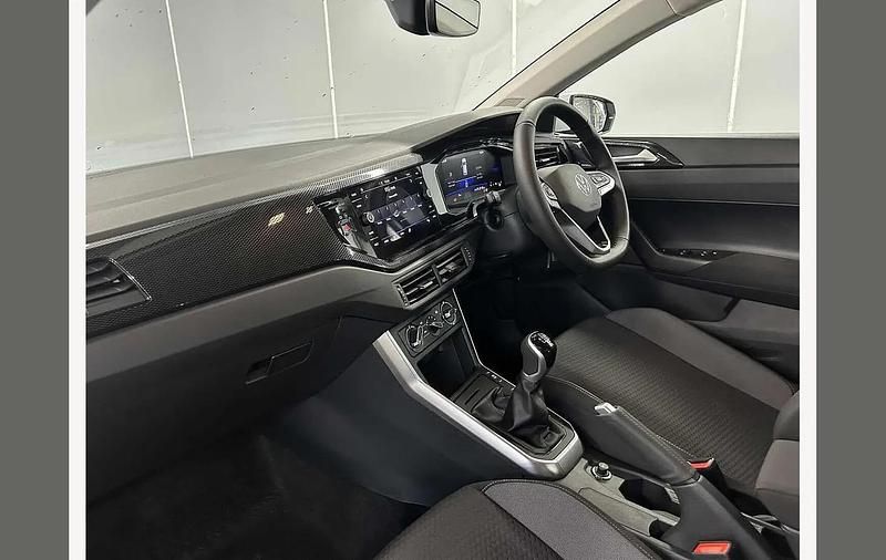 Used VW Polo Life 95 HP (69 kW) 2024 Blue Hatchback