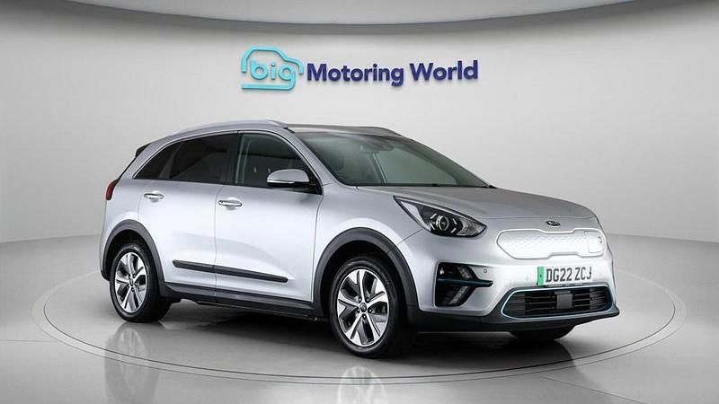 Used Kia e-Niro 147 kW (201 HP) 2022 Silver SUV