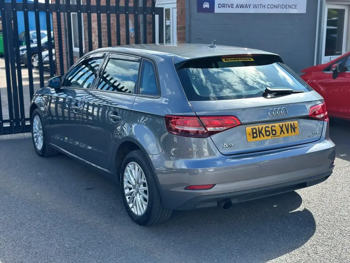 Used Audi A3 Sportback Comfort 110 HP (80 kW) 2016 Grey Hatchback