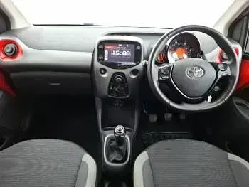 Usado Toyota Aygo X-play 72 HP (52 kW) 2021 Vermelho Citadino