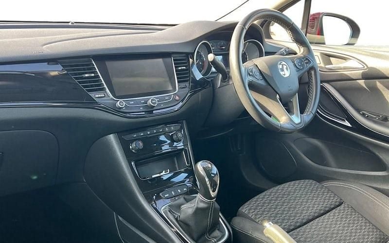 Used Vauxhall Astra drive 200 HP (147 kW) 2018 Red Hatchback