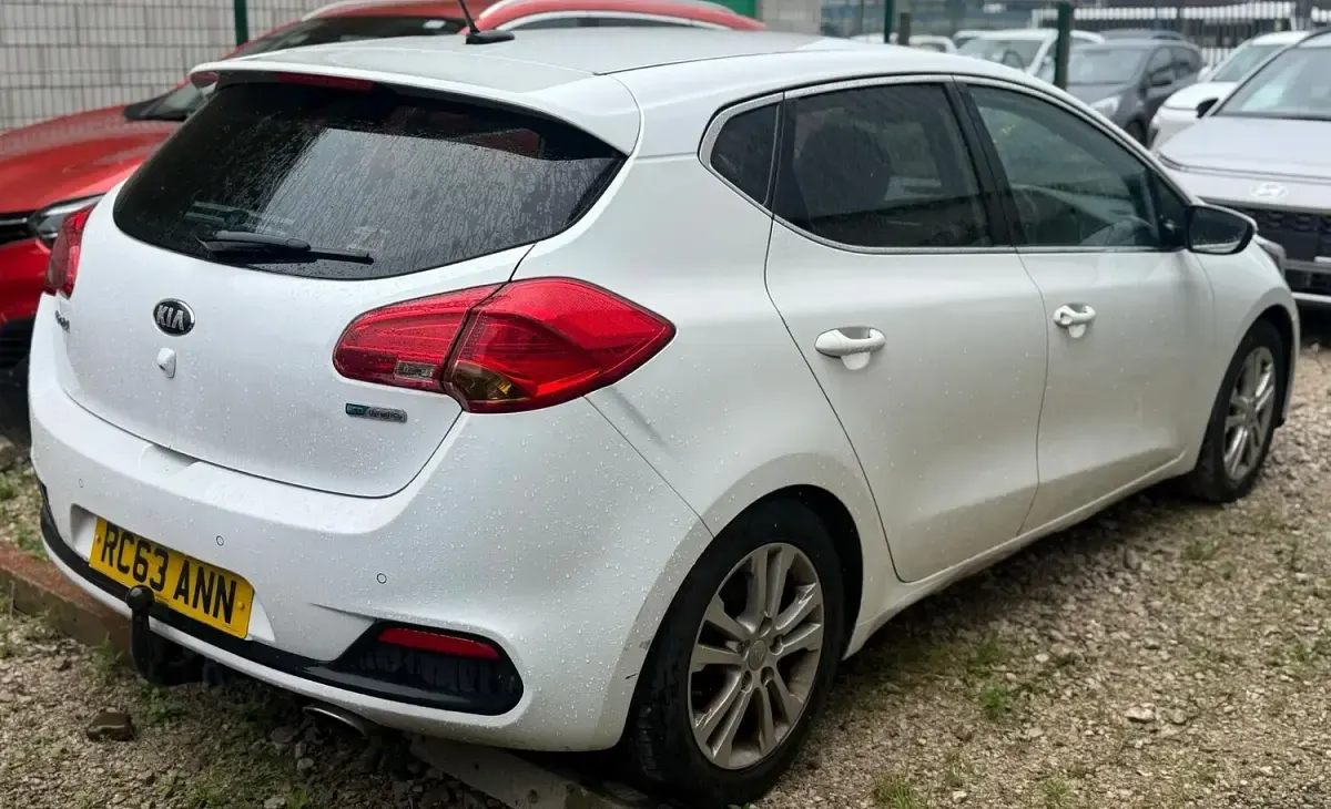 Used Kia Ceed 128 HP (94 kW) 2014 White Hatchback
