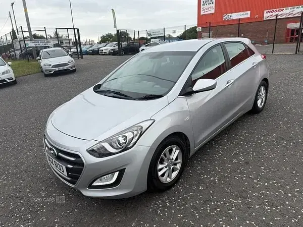 Used Hyundai i30 SE 108 HP (79 kW) 2015 Silver Hatchback