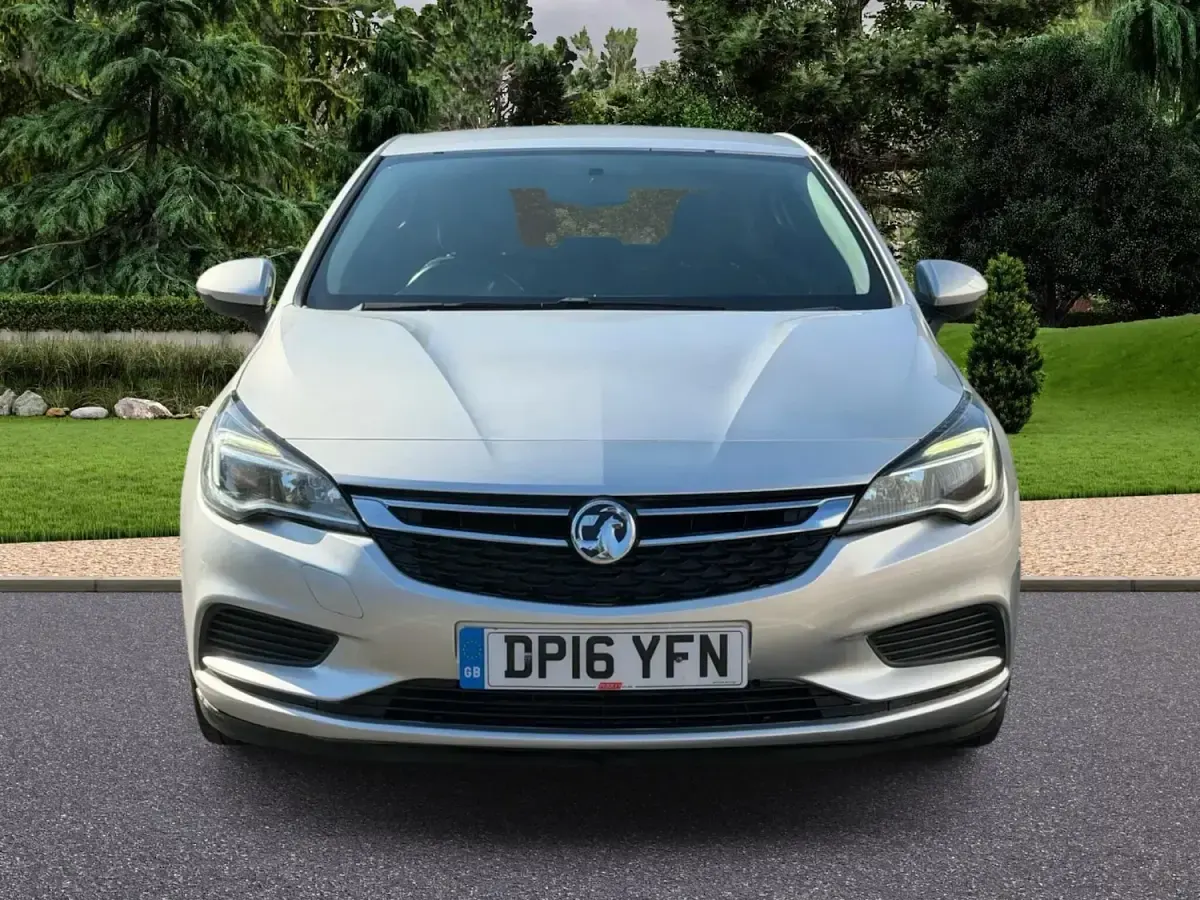 Used Vauxhall Astra 105 HP (77 kW) 2016 Silver Hatchback