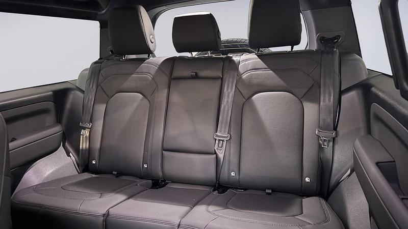 Used Land Rover Defender SE Dynamic 2025 Woolstone green Estate